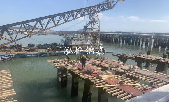 造成房屋地基下沉的原因是什么？如何利用打樁木處理地基下沉問題